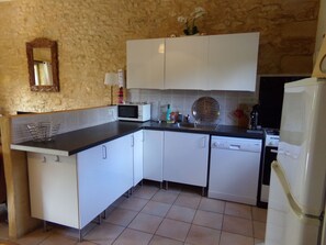 Réfrigérateur, micro-ondes, four, lave-vaisselle