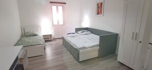 3 bedrooms, travel cot, bed sheets