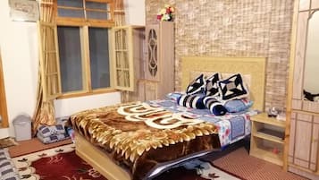 Standard Double Room | Free WiFi, bed sheets