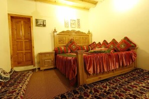 Free WiFi, bed sheets - Baigs Paradise Guest House (Karimabad)
