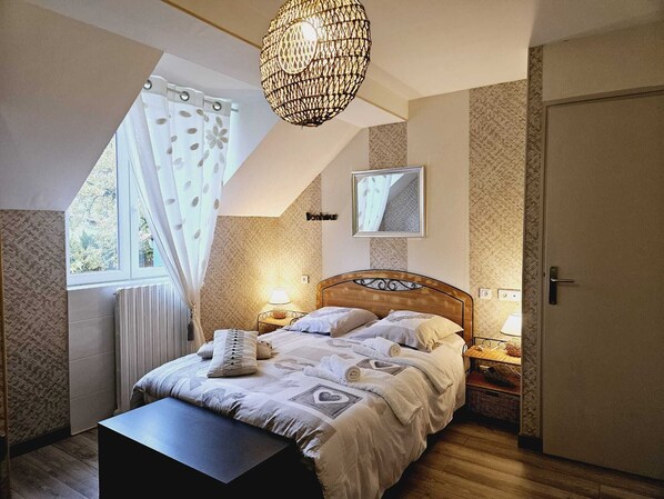 1 dormitorio, tabla de planchar con plancha, wifi gratis y ropa de cama