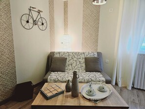 Una televisión, libros