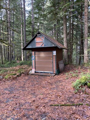 Exterior - Cheerful Custom Cabin w/Chef’s Kitchen / Hot Tub on Zig Zag River (Rhodadendron)