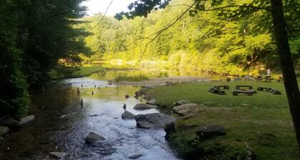 Cozy Condo Close to Slopes