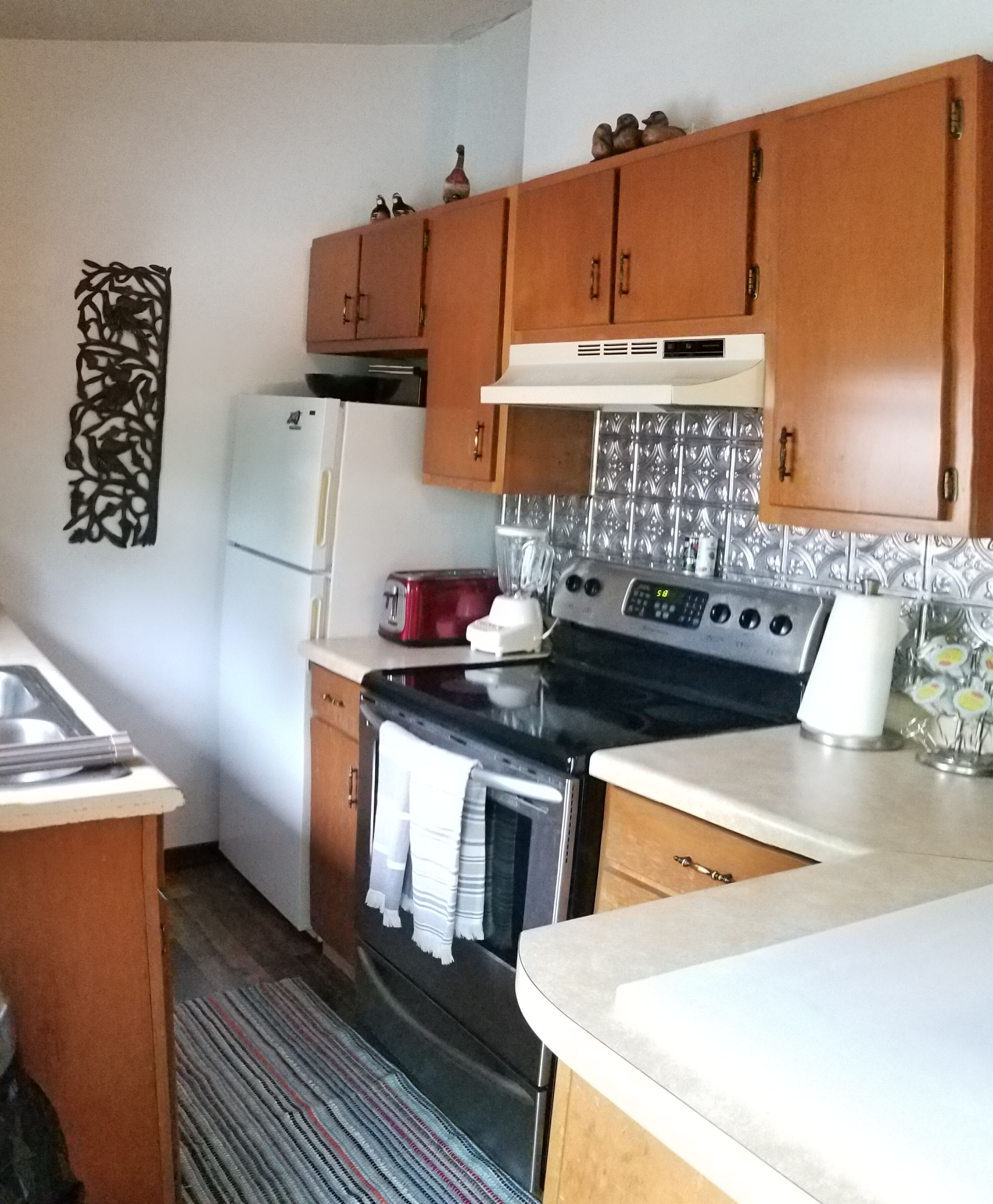 Jääkaappi, mikroaaltouuni, uuni, liesi