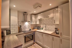 Apartament, 1 llit de matrimoni i sofà llit | Cuina privada | Frigorífic, microones, forn i placa de cuina
