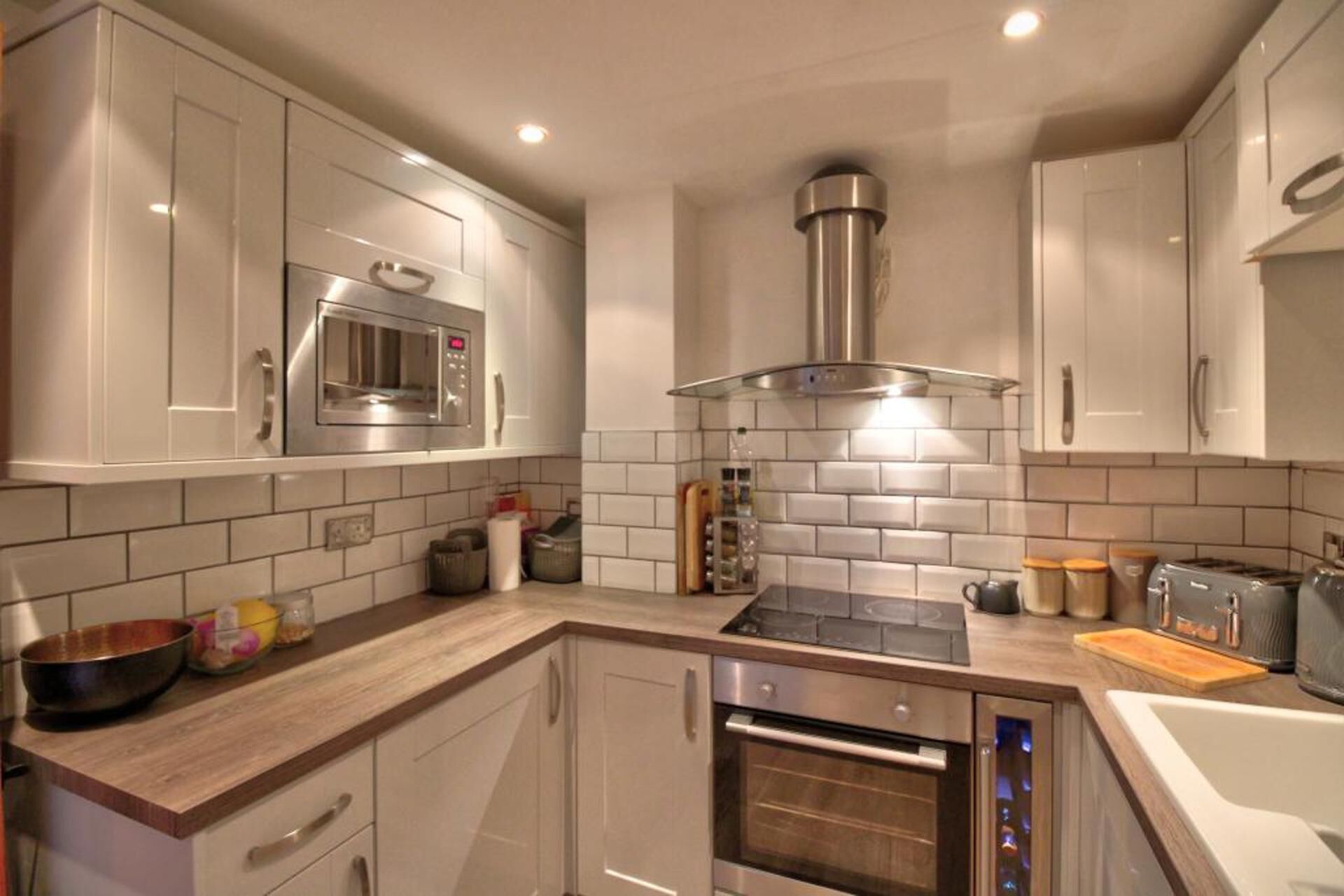 Apartment, 1 Queen Bed with Sofa bed | Private kitchen | Fridge, microwave, oven, stovetop