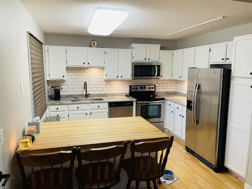 Freshly updated 2 BDR condo near Altru Hospital