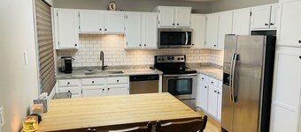 Freshly updated 2 BDR condo near Altru Hospital