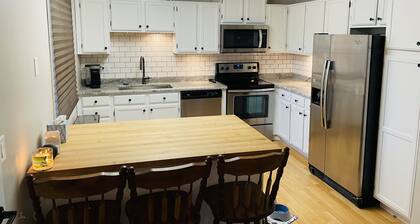 Freshly updated 2 BDR condo near Altru Hospital