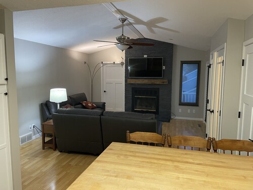 Freshly updated 2 BDR condo near Altru Hospital
