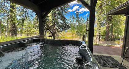 Mackinaw Manor - Lake views - Downtown - Hot tub - Game Room - Theatre