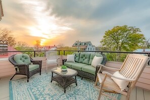 Unclassified image, 2 of 44, button