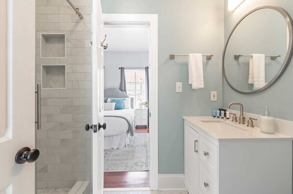 Unclassified image, 1 of 44, button