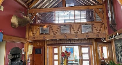 Spacious, cozy, and family-friendly home in ski & golf resort in North Michigan