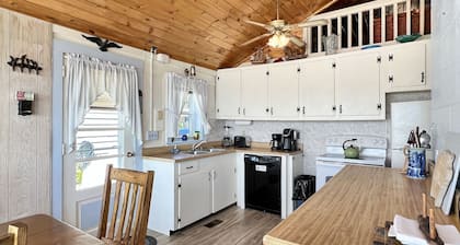 Twin Sails – Cozy Atlantic Ave Retreat in Wells, ME