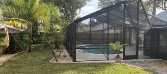Private House w/ HEATED Pool and 4 Passes to the Daytona Aquarium & Rainforest!
