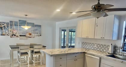 Private House w/ HEATED Pool and 4 Passes to the Daytona Aquarium & Rainforest!