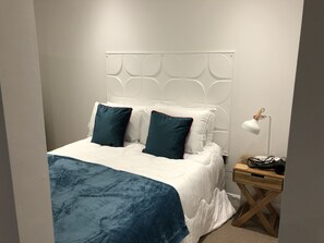 1 chambre, bureau, fer et planche à repasser, Wi-Fi gratuit
