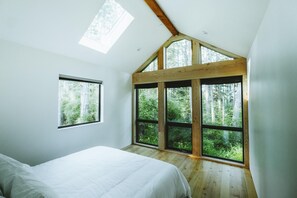 8 bedrooms, iron/ironing board, free WiFi, bed sheets