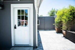 Exterior detail - Awesome House w/Heated Pool (west hills)