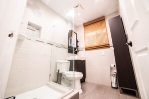 Shower, soap, shampoo, toilet paper