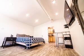 7 bedrooms, iron/ironing board, WiFi
