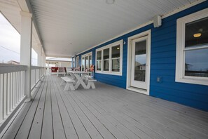 Outdoor dining - OHana, Picturesque Home for Tranquil Travels (Navarre)