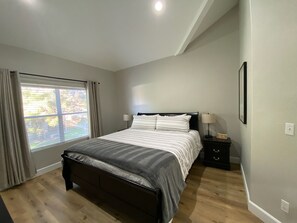 2 bedrooms, desk, iron/ironing board, free WiFi