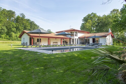 Magnificient 4* villa in the countryside.