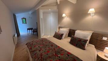 5 slaapkamers, een strijkplank/strijkijzer, reisbedje, gratis wifi