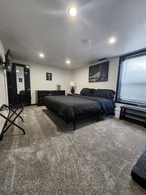 4 bedrooms, desk, iron/ironing board, free WiFi