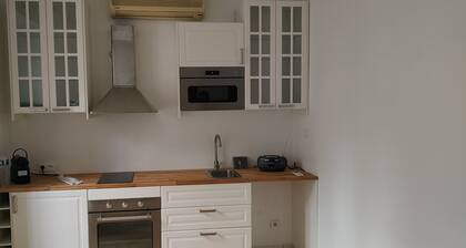 New air-conditioned, fully-equipped studio (n. 3)