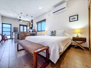 1 bedroom, desk, free WiFi, bed sheets