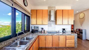 Fridge, kitchen islands