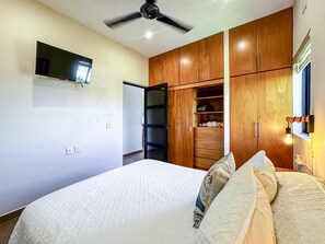 2 bedrooms, desk, free WiFi, bed sheets