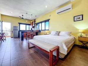 1 bedroom, desk, free WiFi, bed sheets