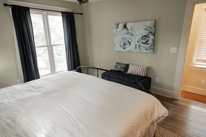 3 bedrooms, desk, iron/ironing board, free WiFi