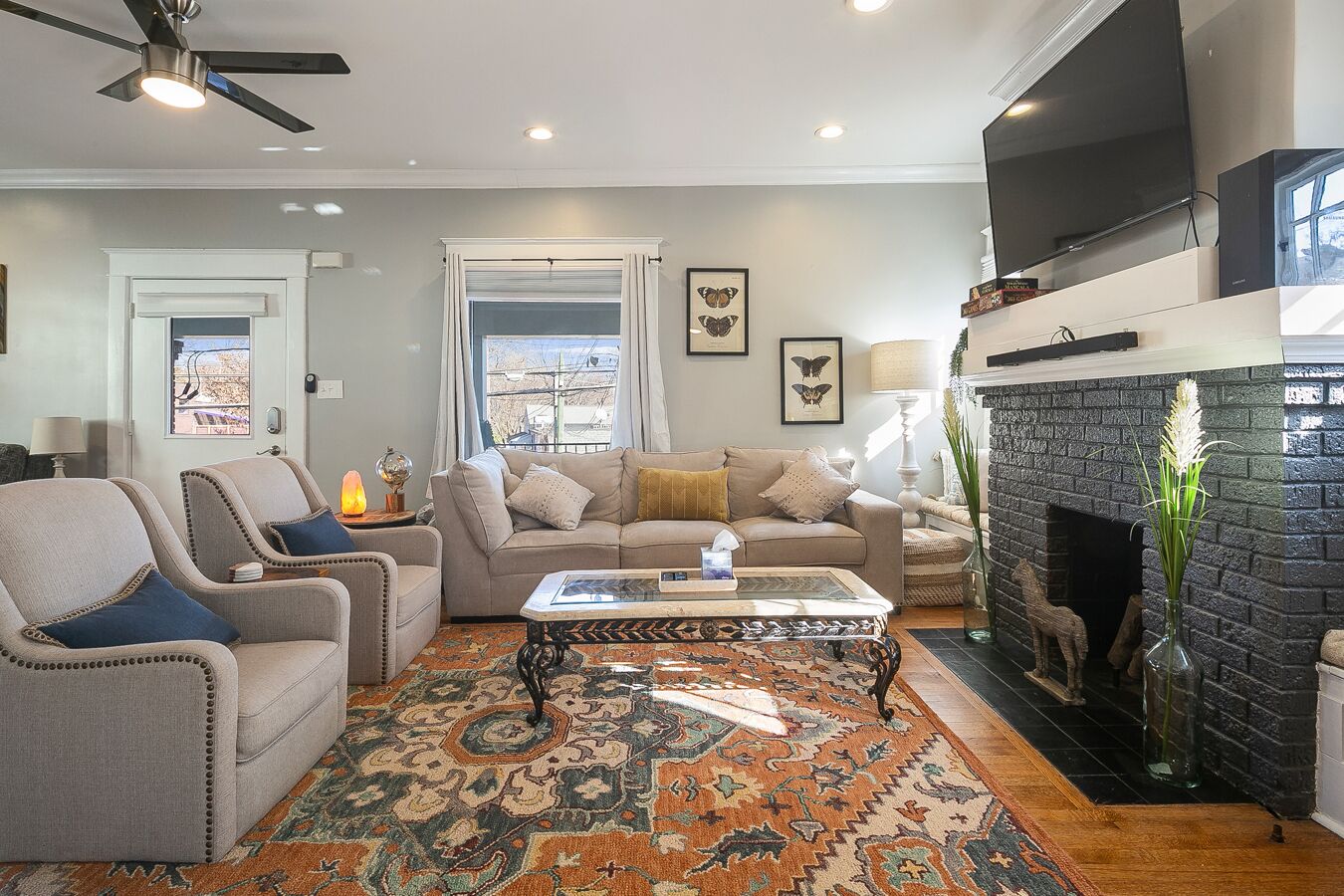 Cozy Bardstown Rd Apartment | W/D, Fast Wifi, Porch, Parking, Location!! ❤️