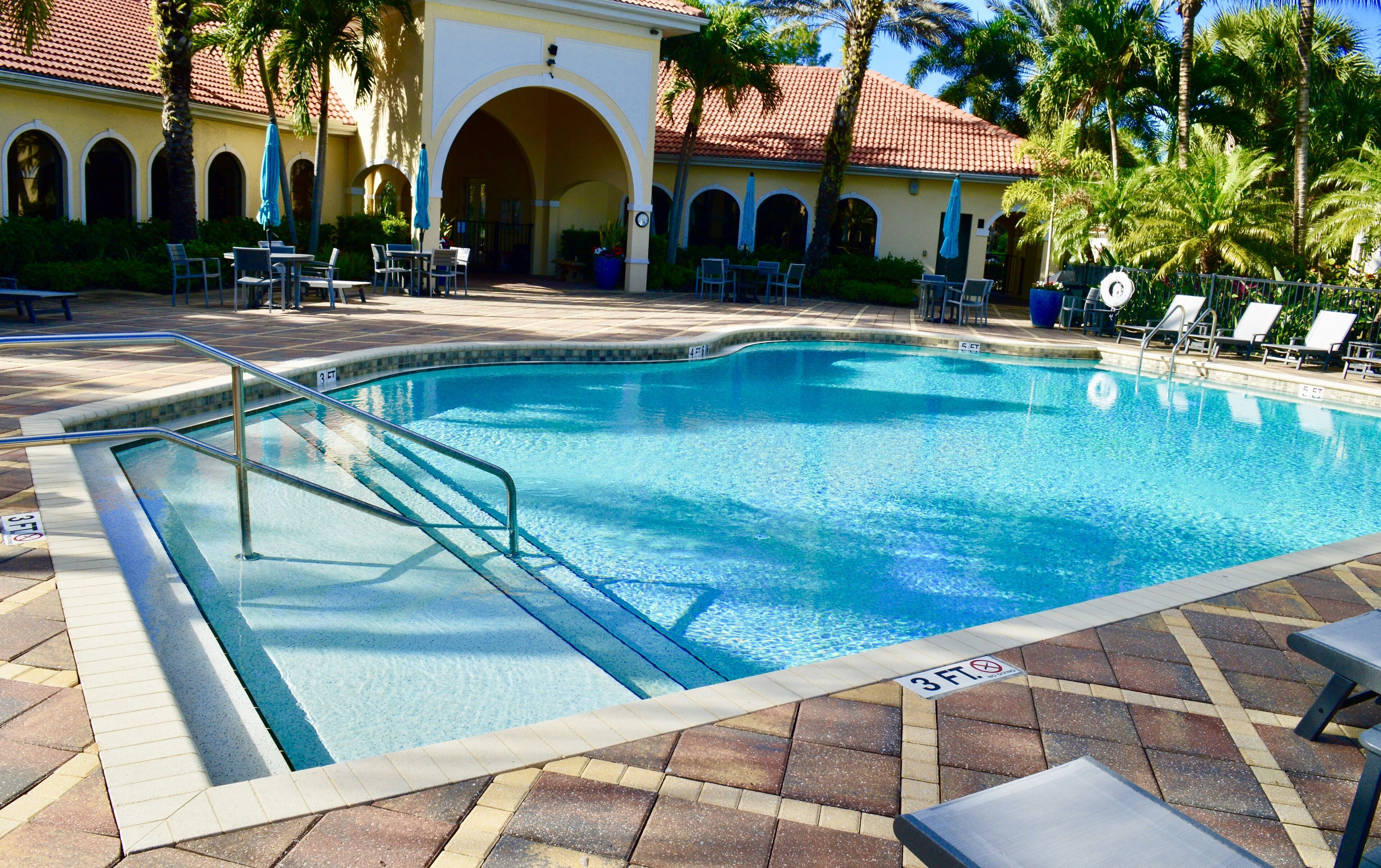 Lanai Living Townhouse - Resort Pool, Spa, Community