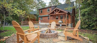 "Clean Large Cabin near Smokeys. Hot Tub, Fire Pit & Near Strip. May see bears!