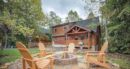"Clean Large Cabin near Smokeys. Hot Tub, Fire Pit & Near Strip. May see bears!