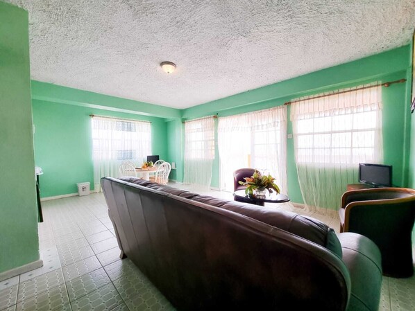 Unclassified image, 1 of 7, button