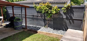 المنطقة المحيطة بالمنشأة