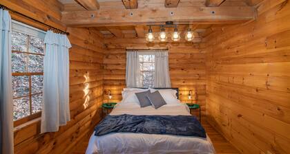Treetops Cabin easy to Asheville w/ Comfy King Suite, ❤ Views, fast wifi