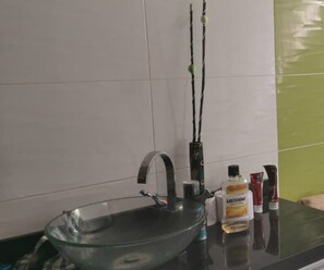 Casa de campo básica | Baño | Tina y toallas 