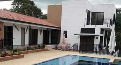 Casa Vacacional Con Piscina en La Mesa