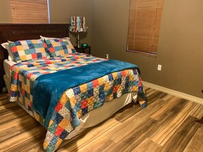 2 Schlafzimmer, Schreibtisch, Bügeleisen/Bügelbrett, kostenloses WLAN
