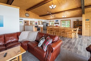 Smart TV, video games, DVD player, books - Round Lake Retreat: UP Lakefront Vacation Home (McMillan)