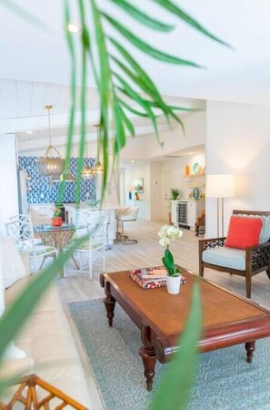 Smart TV, books, offices - 606 SeaRenity Resort • Designer Home w/Heated Pool (Naples)